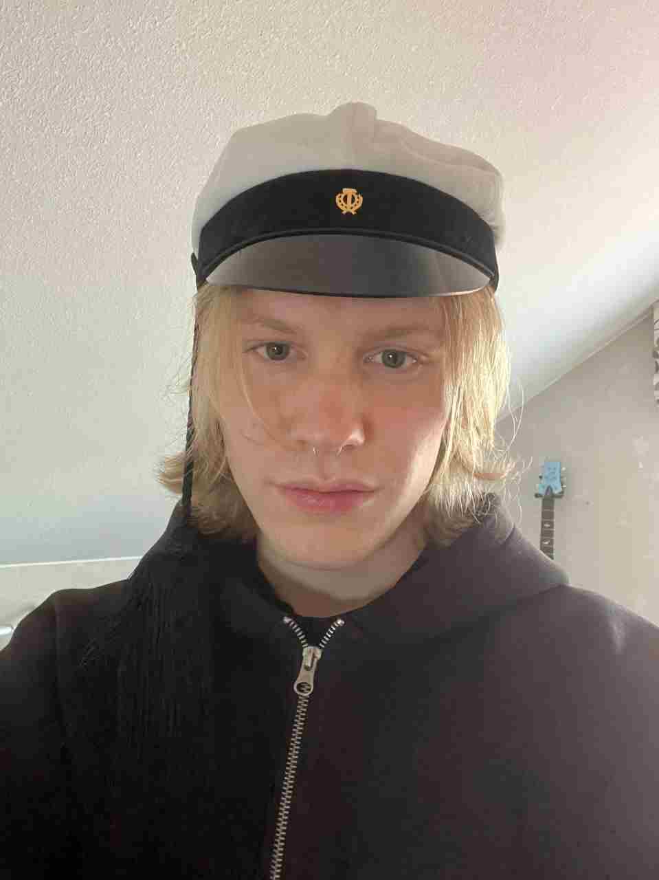 Tuomas Suontaustabackground
